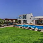 Sargantana Negra Villa *