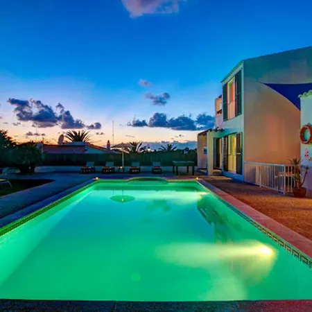 Villa Sargantana Negra *