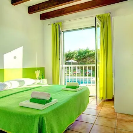 Villa Sargantana Negra *